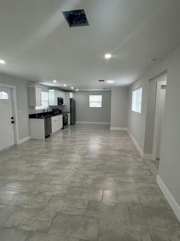 1531 W Avenue H W, Riviera Beach, FL 33404