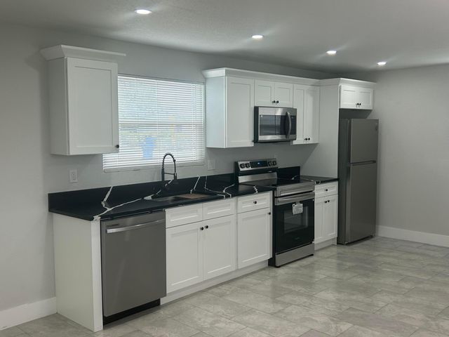 1531 W Avenue H W, Riviera Beach, FL 33404