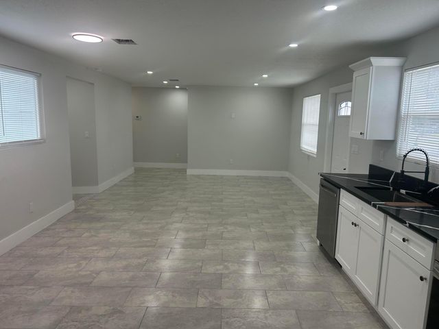 1531 W Avenue H W, Riviera Beach, FL 33404