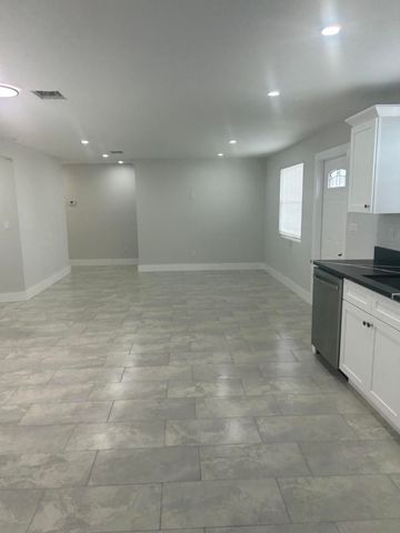 1531 W Avenue H W, Riviera Beach, FL 33404