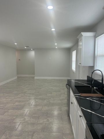 1531 W Avenue H W, Riviera Beach, FL 33404