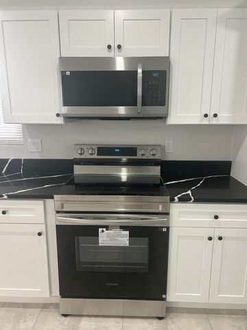 1531 W Avenue H W, Riviera Beach, FL 33404