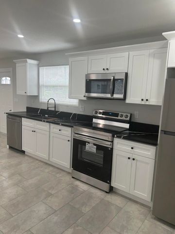 1531 W Avenue H W, Riviera Beach, FL 33404