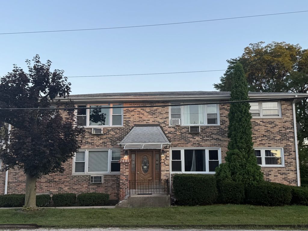 7601 Banks Street 1W, Justice, IL 60458