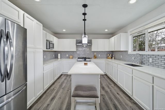 351 Rexford Dr, San Antonio, TX 78216