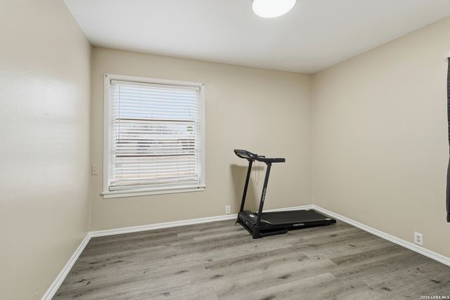 351 Rexford Dr, San Antonio, TX 78216