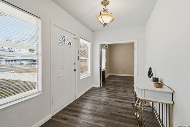 351 Rexford Dr, San Antonio, TX 78216