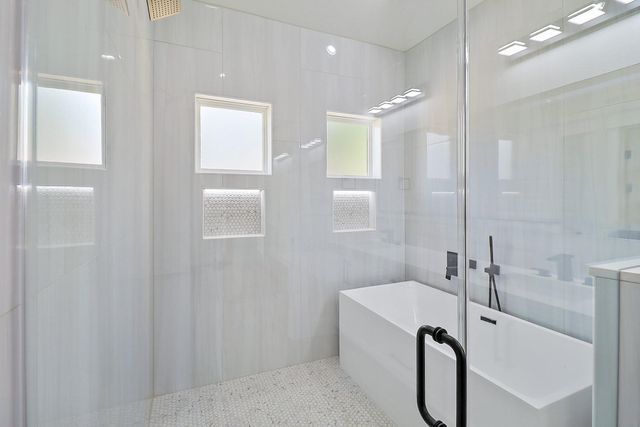 2035 White Feather Trail, Crosby, TX 77532