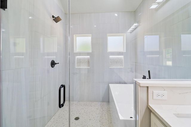 2035 White Feather Trail, Crosby, TX 77532