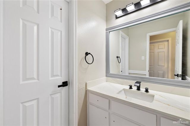 802 Goldfinch Avenue, Pharr, TX 78577