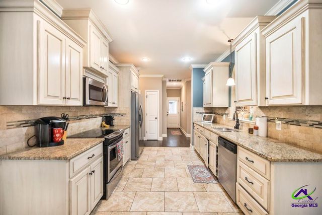 312 Bridgehampton Way, Perry, GA 31069