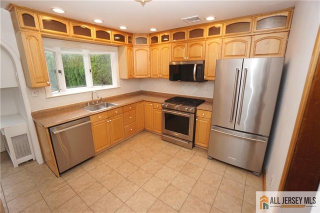 34 Rutgers Avenue, Colonia, NJ 07067