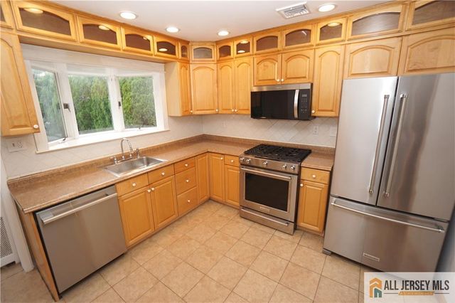 34 Rutgers Avenue, Colonia, NJ 07067