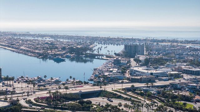 101 SCHOLZ PLAZA PH 16, Newport Beach, CA 92663