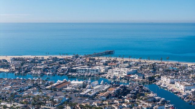 101 SCHOLZ PLAZA PH 16, Newport Beach, CA 92663