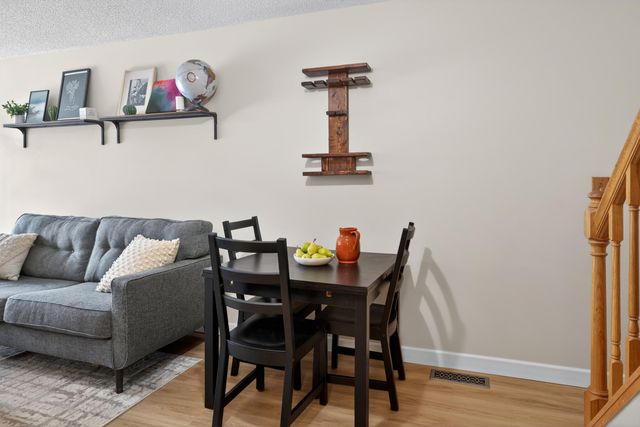 4065 Wilshire Circle 8, Shoreview, MN 55126