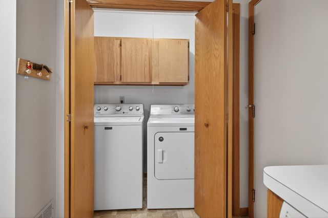 4065 Wilshire Circle 8, Shoreview, MN 55126