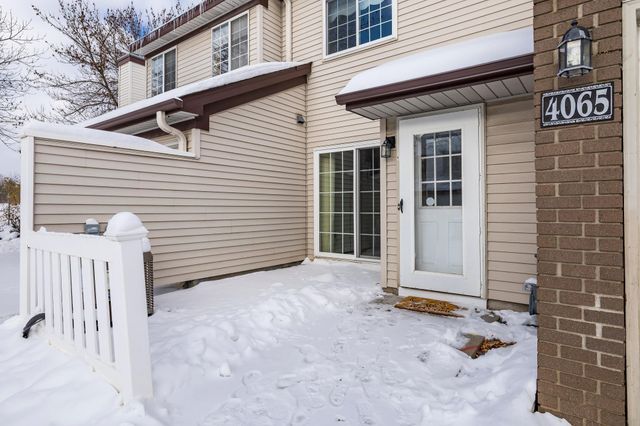 4065 Wilshire Circle 8, Shoreview, MN 55126