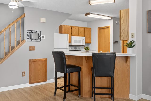 4065 Wilshire Circle 8, Shoreview, MN 55126