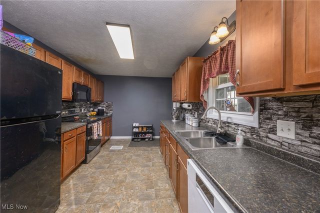 627 N Wooster Avenue, Strasburg, OH 44680