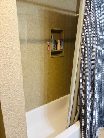 200 W Lexington Street, Girard, KS 66743