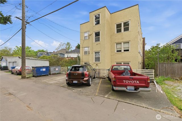317 18th Avenue E, Seattle, WA 98112