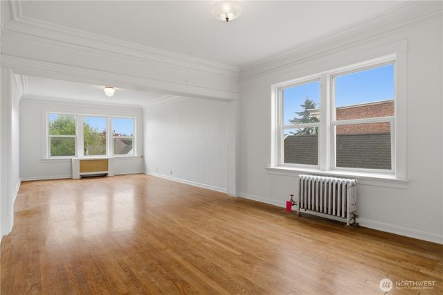 317 18th Avenue E, Seattle, WA 98112
