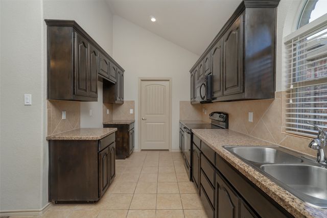 1437 Castlegar Lane, Fort Worth, TX 76247