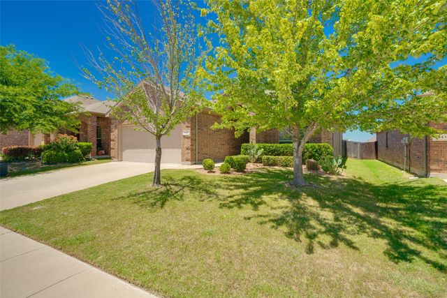 1437 Castlegar Lane, Fort Worth, TX 76247