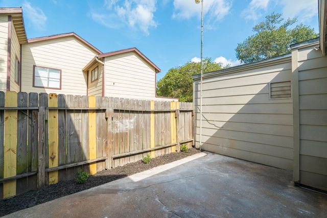 5731 Easthampton Drive A, Houston, TX 77039