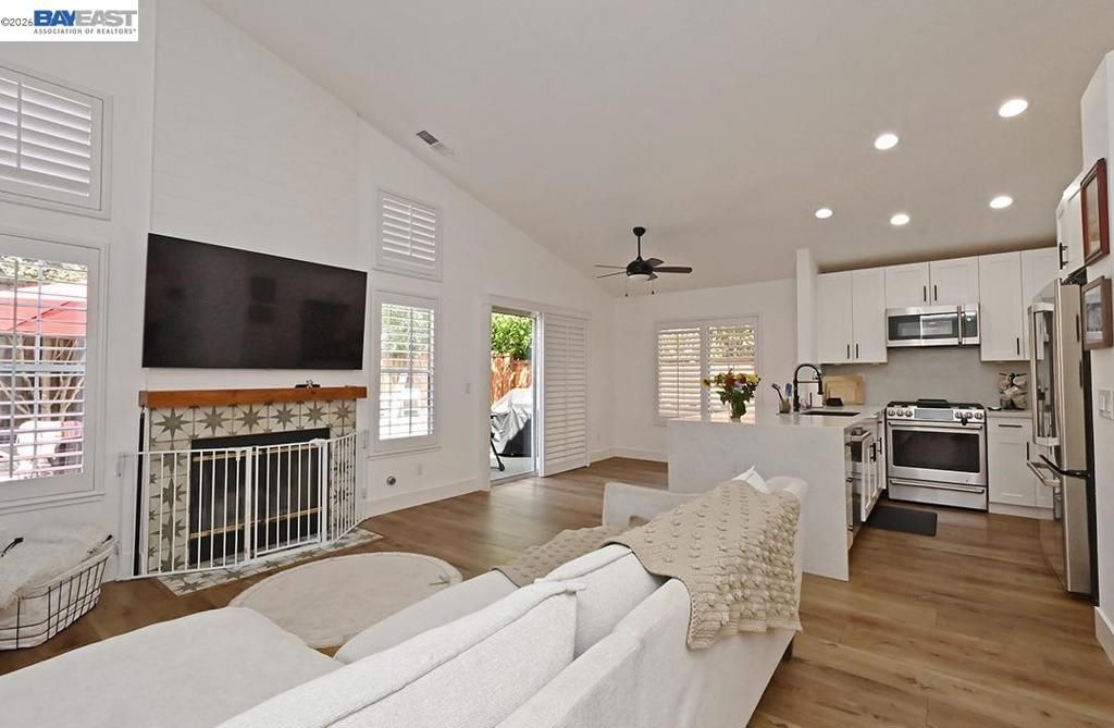 Image 3 of property listing at 3714 Reflections Dr, Pleasanton, CA 94566
