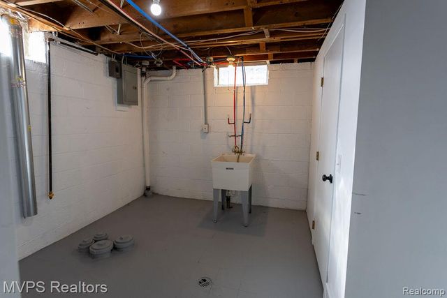 24834 Petersburg Avenue, Eastpointe, MI 48021