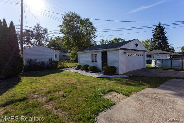 24834 Petersburg Avenue, Eastpointe, MI 48021