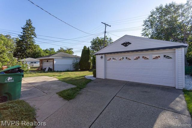 24834 Petersburg Avenue, Eastpointe, MI 48021