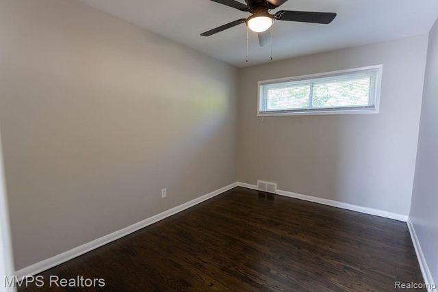 24834 Petersburg Avenue, Eastpointe, MI 48021