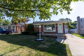 24834 Petersburg Avenue, Eastpointe, MI 48021
