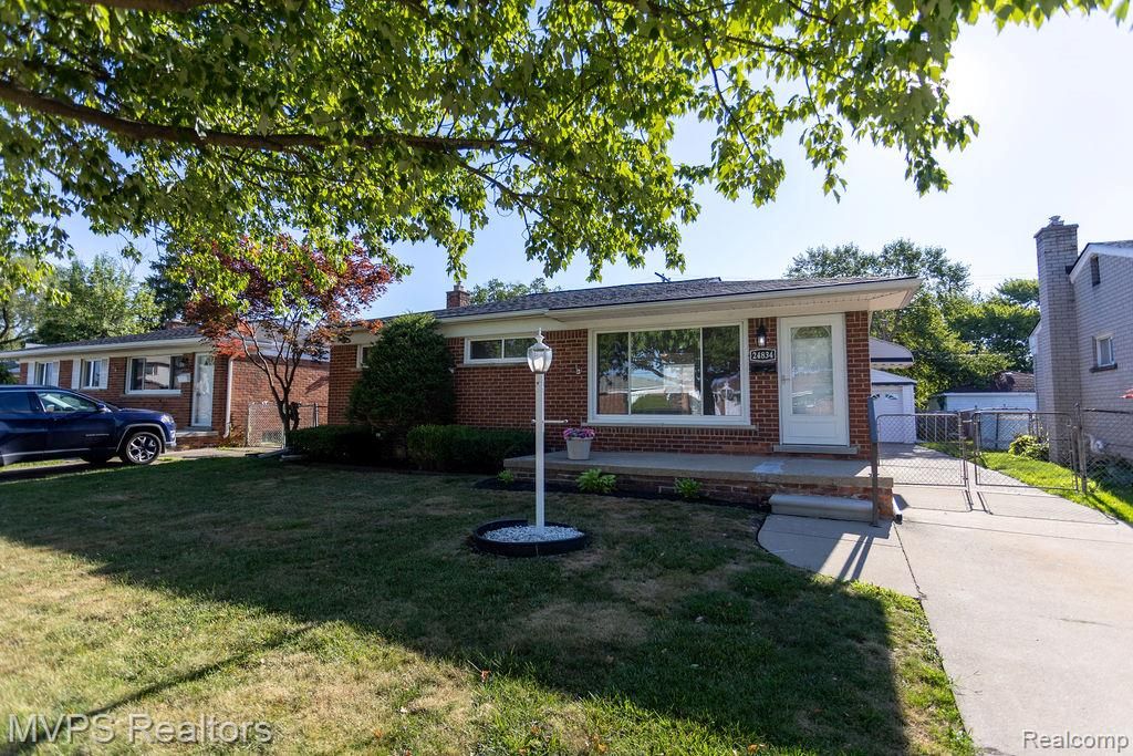 24834 Petersburg Avenue, Eastpointe, MI 48021