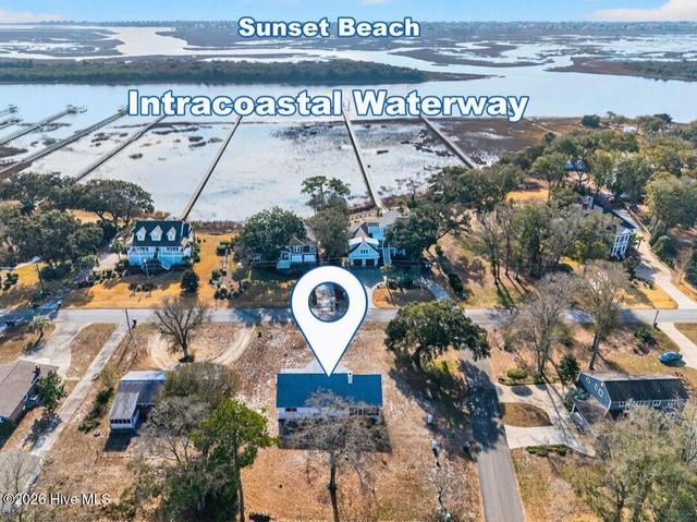 501 Shoreline Drive E, Sunset Beach, NC 28468