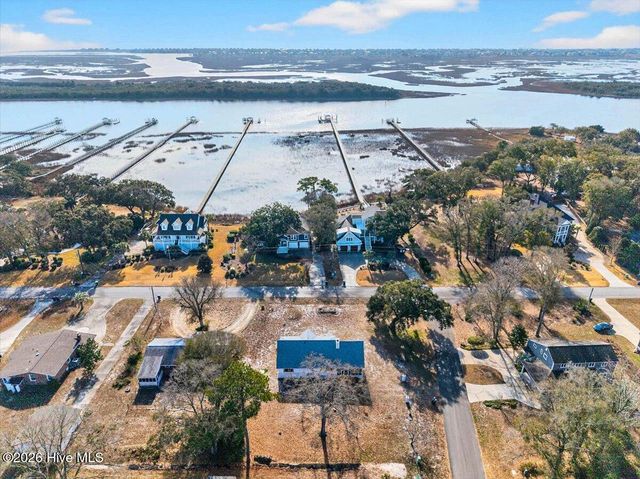 501 Shoreline Drive E, Sunset Beach, NC 28468