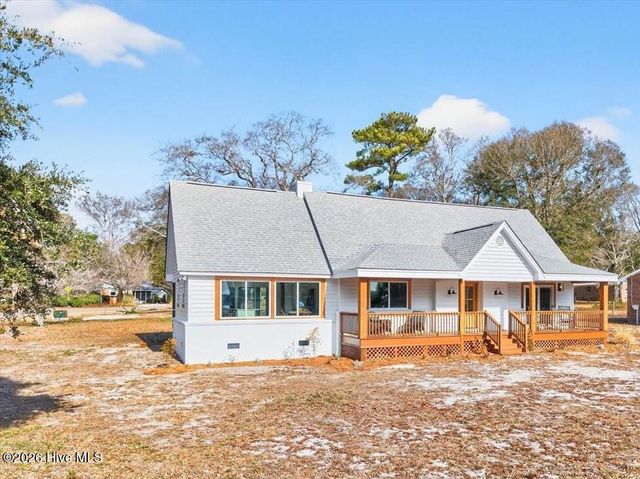 501 Shoreline Drive E, Sunset Beach, NC 28468