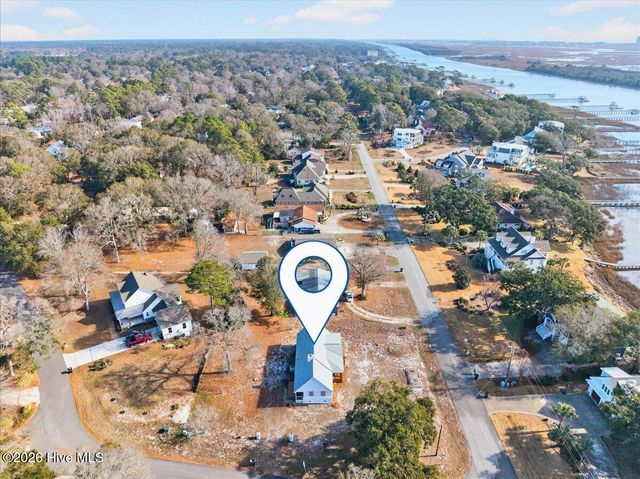 501 Shoreline Drive E, Sunset Beach, NC 28468
