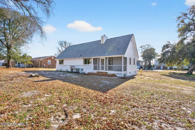 501 Shoreline Drive E, Sunset Beach, NC 28468