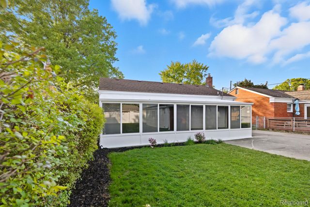 25160 Ronald Street, Roseville, MI 48066