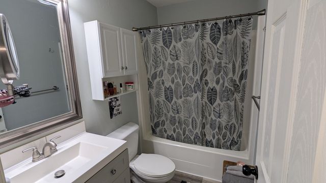 4023 Lillie Avenue 404, Davenport, IA 52806