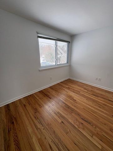 255 Brookside Drive, Ann Arbor, MI 48105