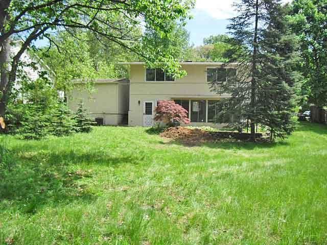 255 Brookside Drive, Ann Arbor, MI 48105