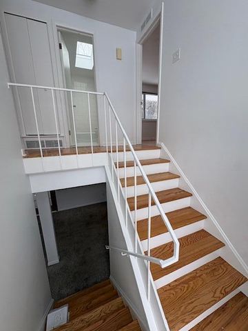 255 Brookside Drive, Ann Arbor, MI 48105