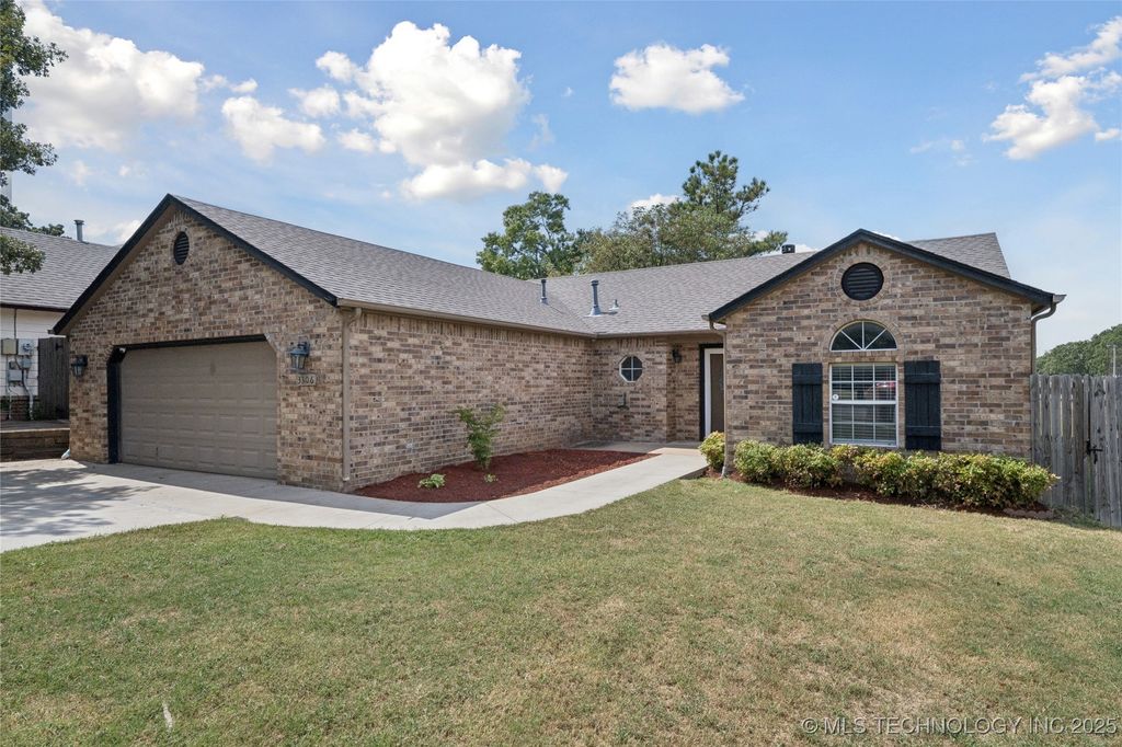 3306 S Springtree Lane, Sand Springs, OK 74063