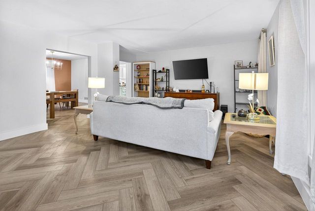 1017 W LAWRENCE STREET, Appleton, WI 54914