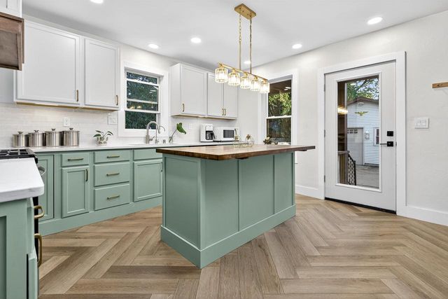 1017 W LAWRENCE STREET, Appleton, WI 54914